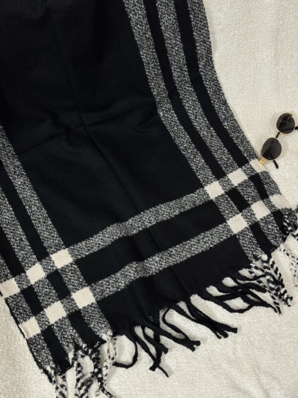 شال موهر صابونی‌ مشکی سفید ۴